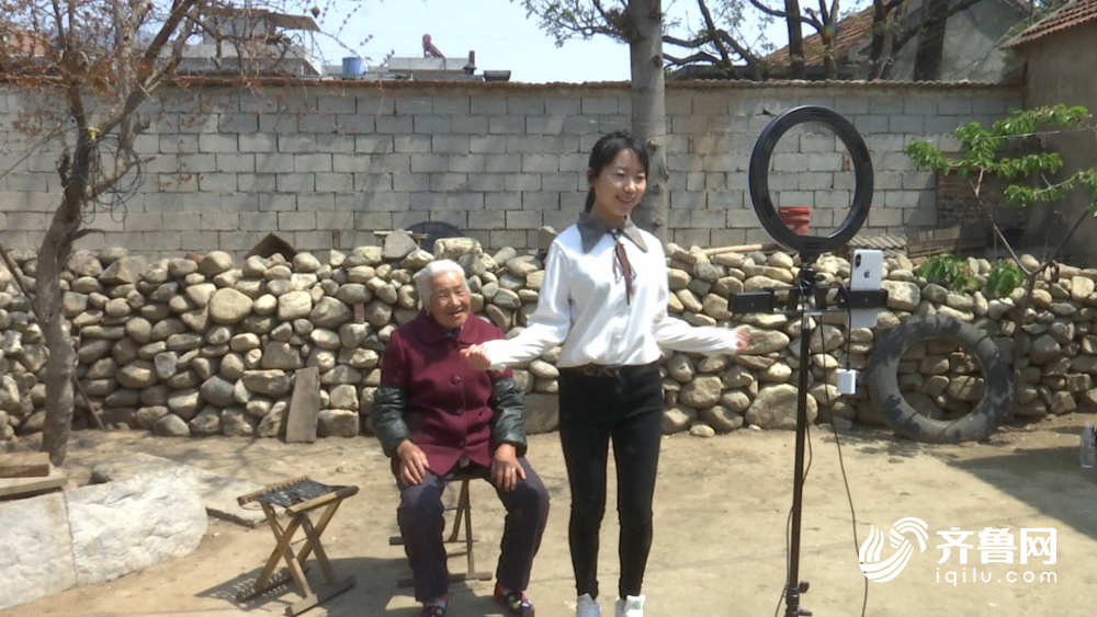 带着姥姥上直播 泰安这个“90后”带火了爱跳舞的“80后”