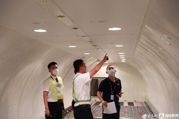 灞辫埅棣栨灦B737-800璐ф満楠岃瘉璇曢鎴愬姛