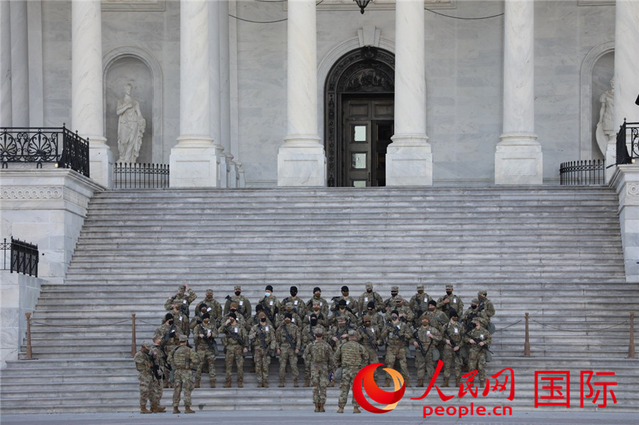 总统就职典礼前一天 美国国会大厦安保堪比战地