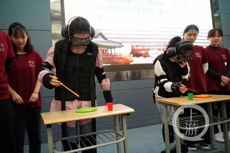 大学生躺裹尸袋“体验死亡”：活着，真好！