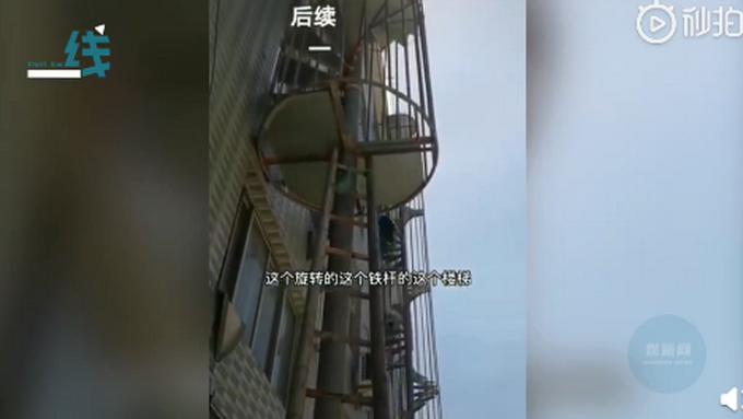 【噩梦里的场景】小伙住5楼，出门上班一开门楼梯被拆了！在线求助