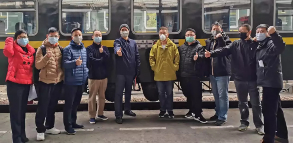 护送你的返程，他们准备好了