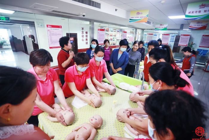 中国妇女杂志社副社长一行来济调研送课