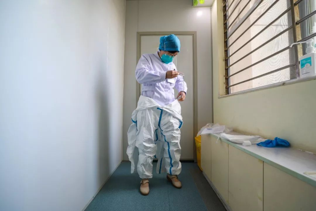 最早上报疫情的她，怎样发现这种不一样的肺炎