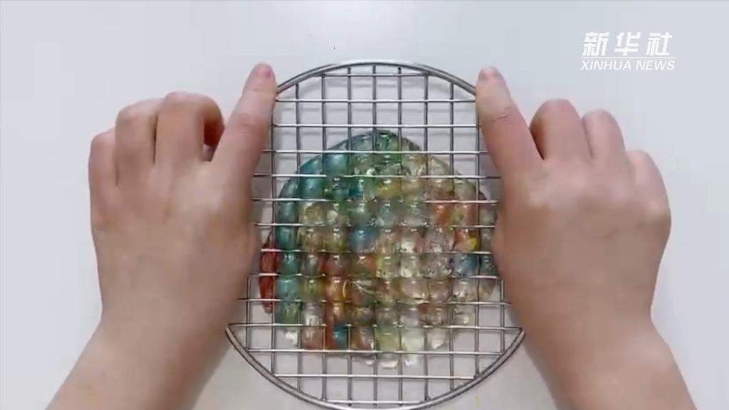 新式解压玩具不断涌现 透视被催热的“解压经济”