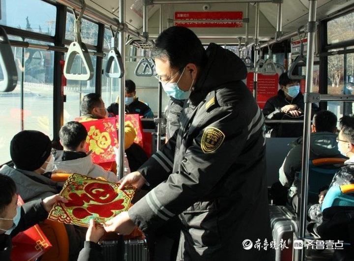 温暖大学生的回家路！温馨返乡直通车今启运