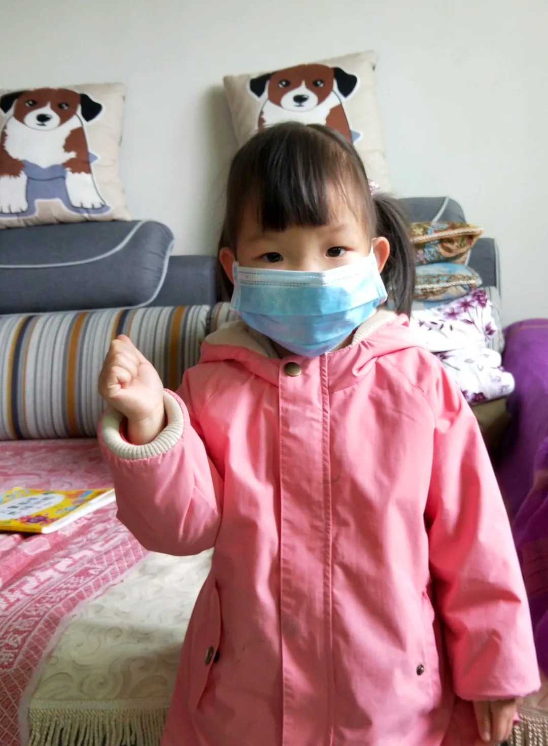 隔空照丨那个不让记者播自己姓名的90后，和妈妈同框啦！