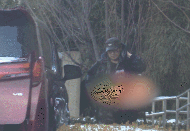 章子怡被曝回国坐月子，汪峰携女儿醒醒探望