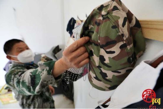 袋鼠饲养员：细心呵护，给它们一个温暖的家