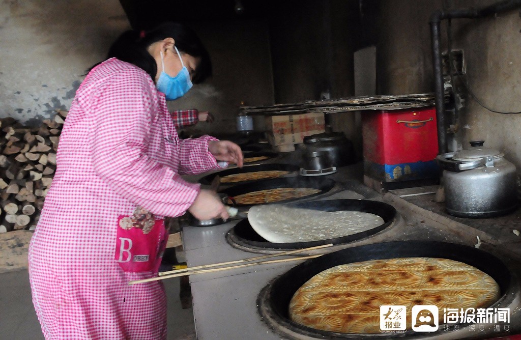 山东聊城：“非遗”美食成俏销年货