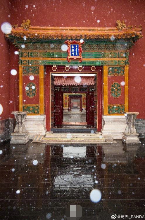 葛天横店新剧拍摄中 晒照赏“紫禁城雪景”