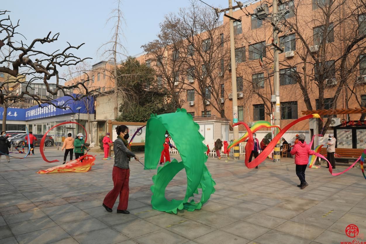 让“一刻钟便民生活圈”衔接家和城，“商量”调研组深入社区开展现场商量