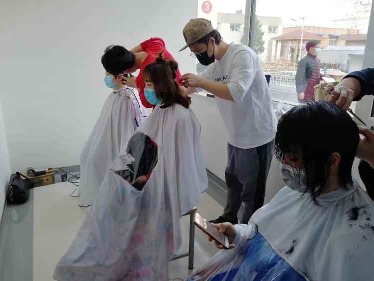 山东省中医院派出第四批医护人员援助湖北：等你们凯旋，我们拍最美丽的照片！