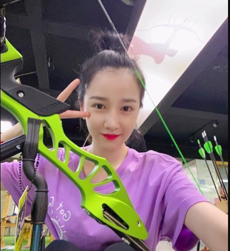 陈小|分手实锤？于小彤被问陈小纭表情尴尬，女方动作不断似有预兆