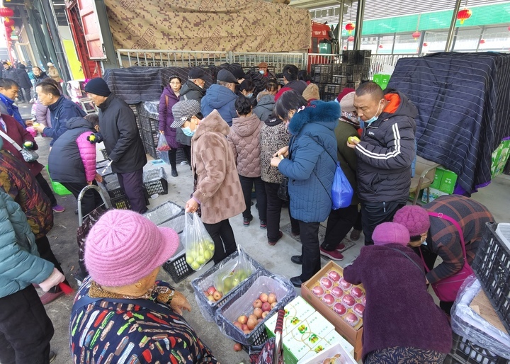 农历新年临近，年货大集开张