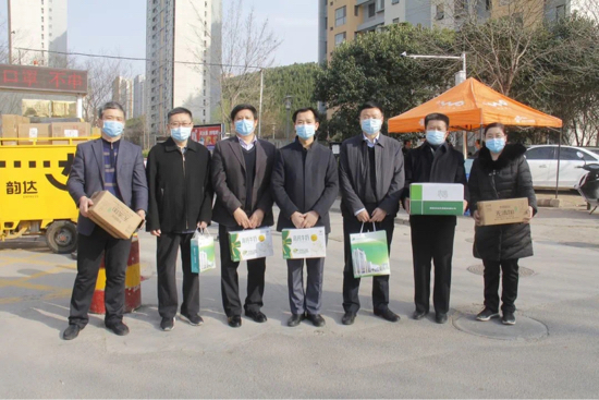 贴心！市五院领导亲切慰问援鄂医护人员家属