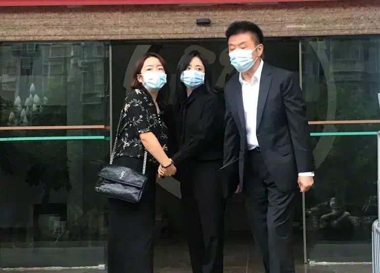 谭松韵与撞死母亲司机是小学同学|明星不能维权了?谭松韵与撞死母亲司机是小学同学,撞人被告却神隐