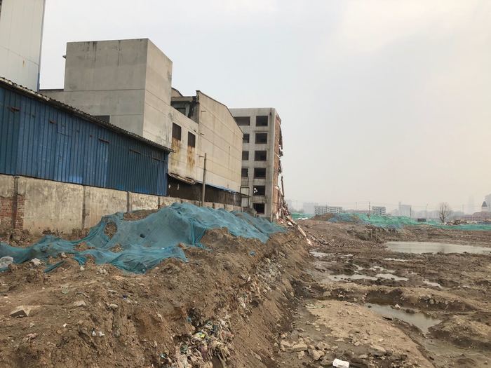 【啄木鸟在行动】天桥区小清河南路海尔云世界附近有渣土未覆盖