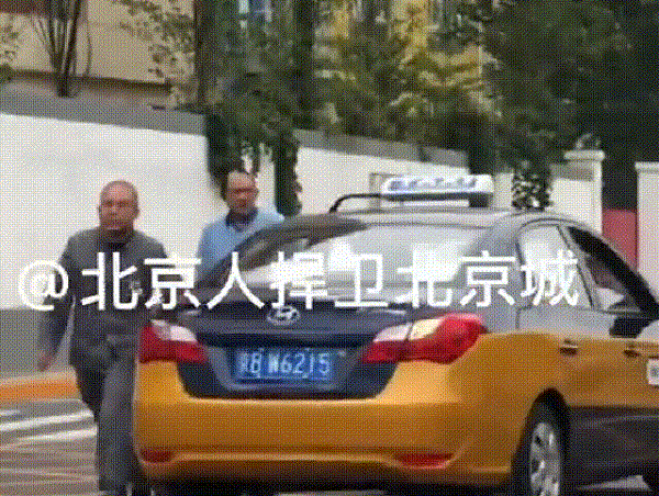 “就不挪车！”北京一出租车医院门口堵救护车，救护车上还载着危重病人！