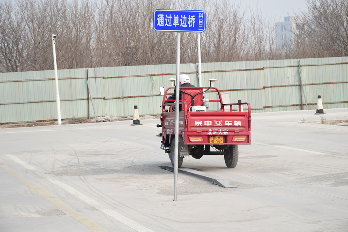 摩托车驾驶证咋考？济南车管为您解读