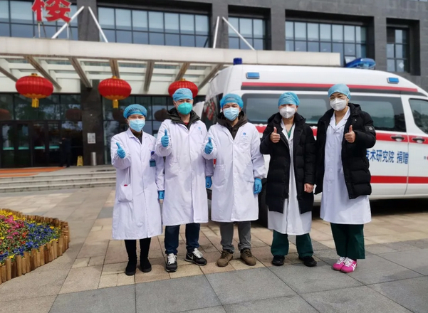 97岁新冠肺炎重症患者出院： 我这个年纪能战胜病毒其它人也可以！