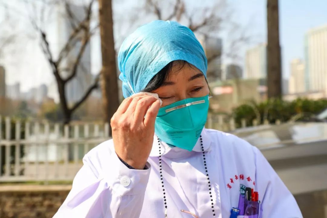 最早上报疫情的她，怎样发现这种不一样的肺炎