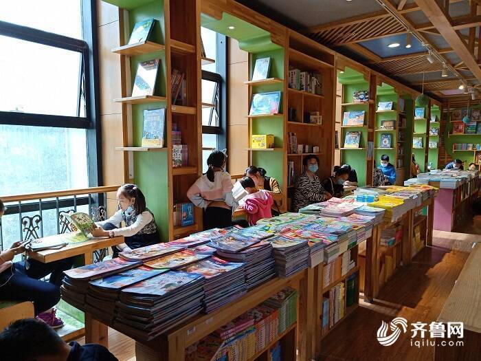 人海太挤？ 来济南假日书海 最高可享千元消费补贴