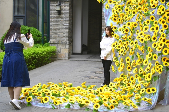 双向奔赴 两地共赢 首趟“烧烤专列”开行