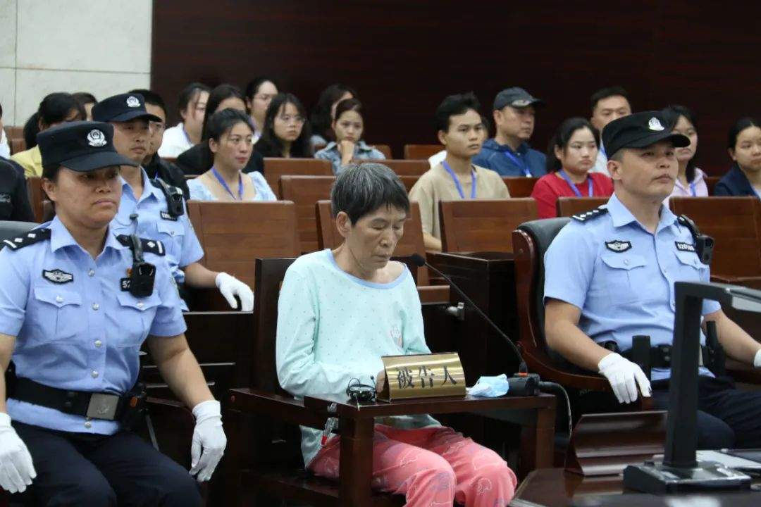 被告人余华英拐卖儿童罪案一审宣判