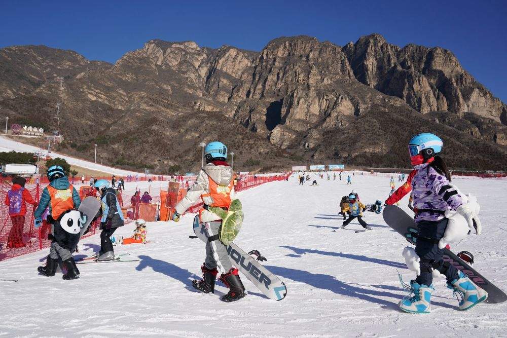 长城脚下“冰雪忙”