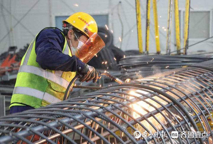 济南地铁六号线工地，无数建设者节日无休