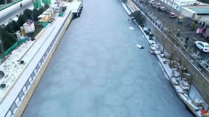 【飞阅泉城】冰河入画 兴济河河道宛如显微镜下微观世界