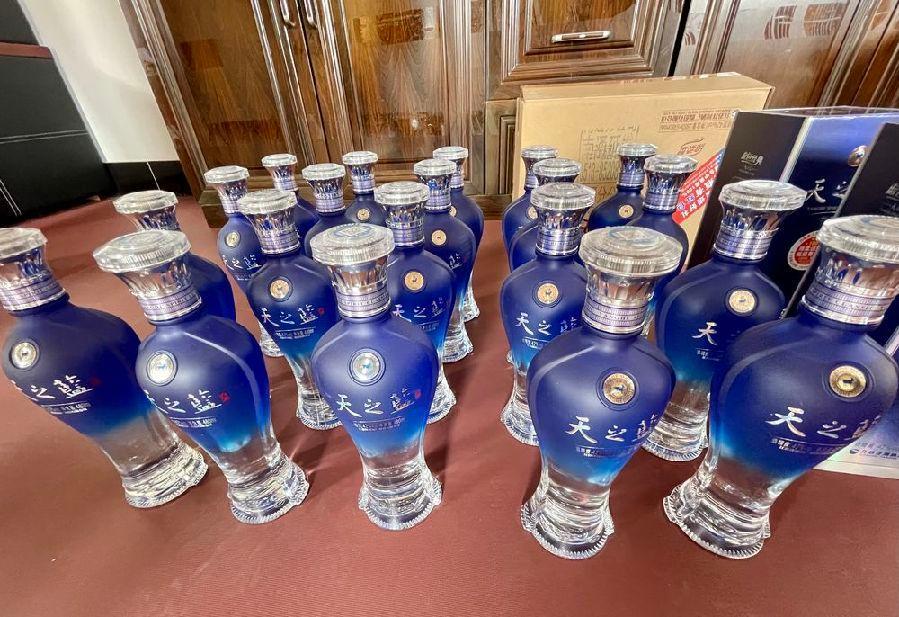 一个空瓶卖数百元甚至上千元！真瓶装散酒变“茅台”