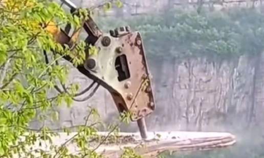 网红“试胆石”被砸 “仙境”还是“险境”就在一念之间