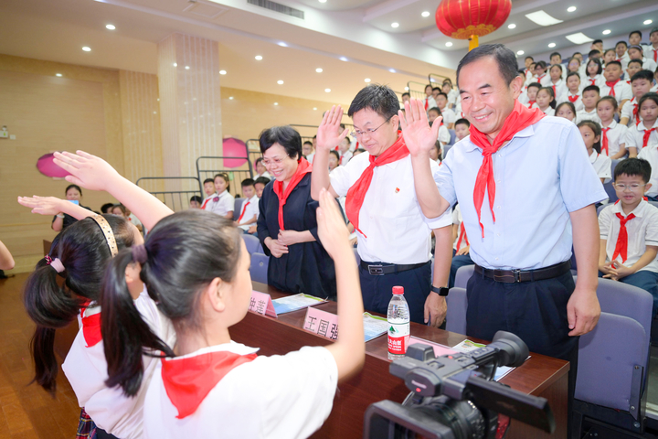 “税润桃李小课堂”走进市青少年税收普法教育基地