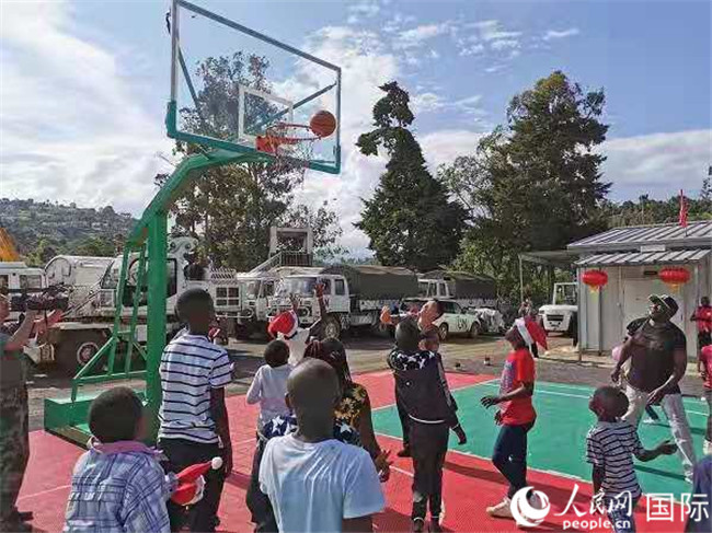 联合国驻刚果（金）稳定团雇员家属和当地孤儿赴我维和部队开展联谊活动
