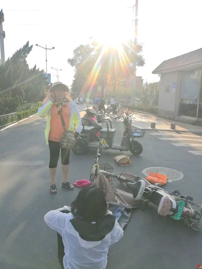 警服在心不在身，偶遇事故3秒上岗无缝衔接