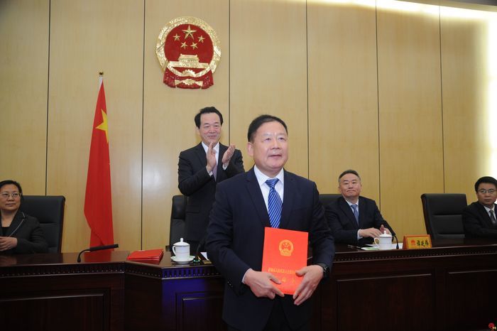 市人大常委会举行新任命人员颁发任命书和宪法宣誓仪式