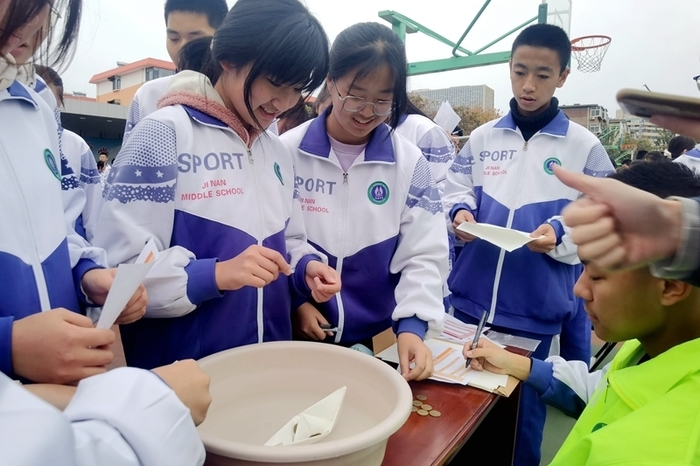 济南中学“人生模拟场”生涯体验日，学生“遇见”未来