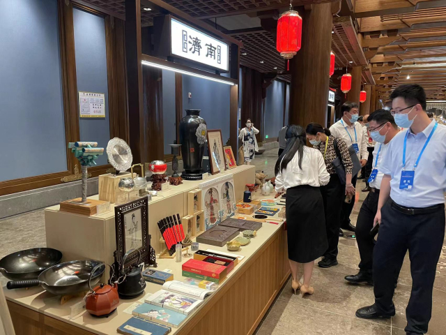 匠心好物荟萃，尽显泉韵文脉风采 济南文创旅游商品惊艳亮相省旅发大会