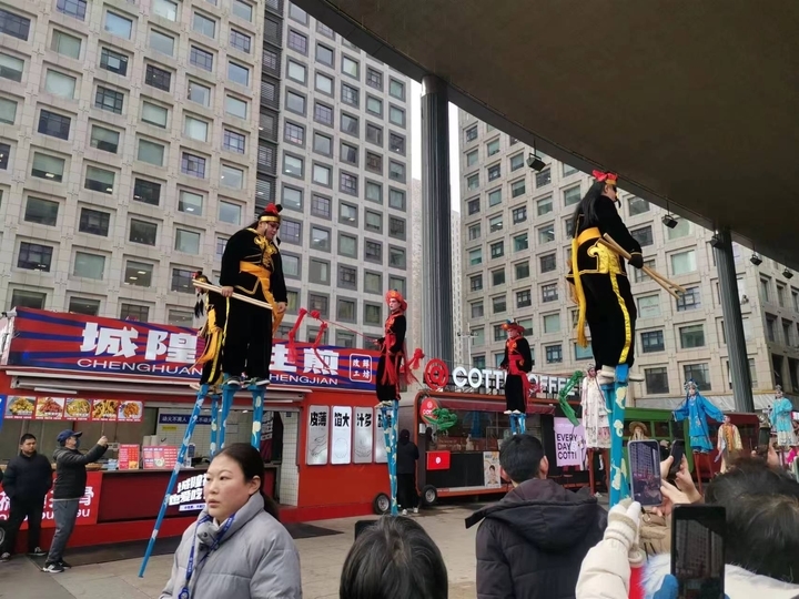 年味渐浓 民俗高跷踩起来