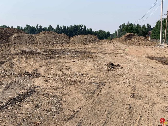 【啄木鸟在行动】章丘区钓鱼台村公交站附近渣土未覆盖