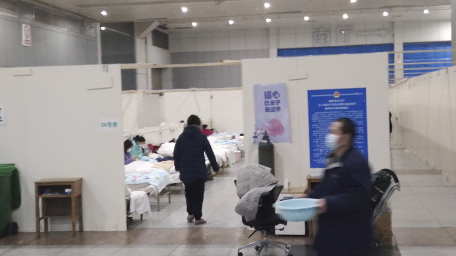 武汉疫情防控“应收尽收”总攻：方舱陆续收满，社区出现转机