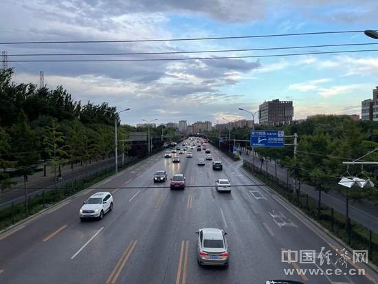 新能源汽车是中国经济向“绿”而行的亮丽风景线