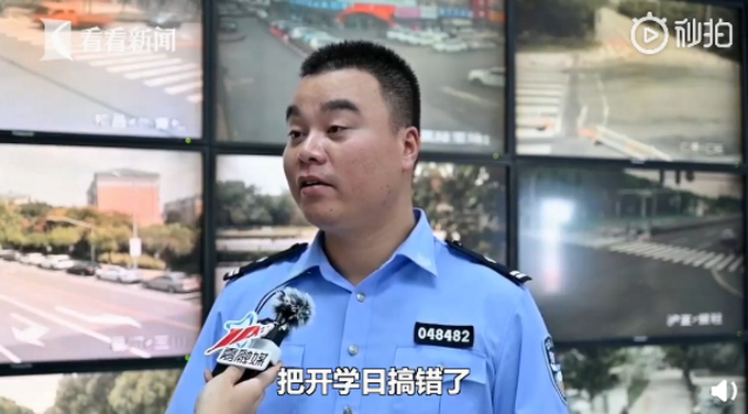 爸妈搞错时间提前一天把孩子送到学校，孩子独自回家，半路竟累哭了