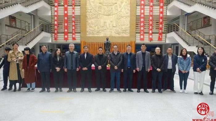 章丘非遗项目“德高陶艺作品展” 在济南工程职业技术学院开幕