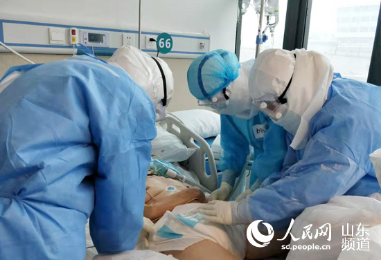 抗击疫情·山东时刻：白衣“战士”与“疫”情赛跑