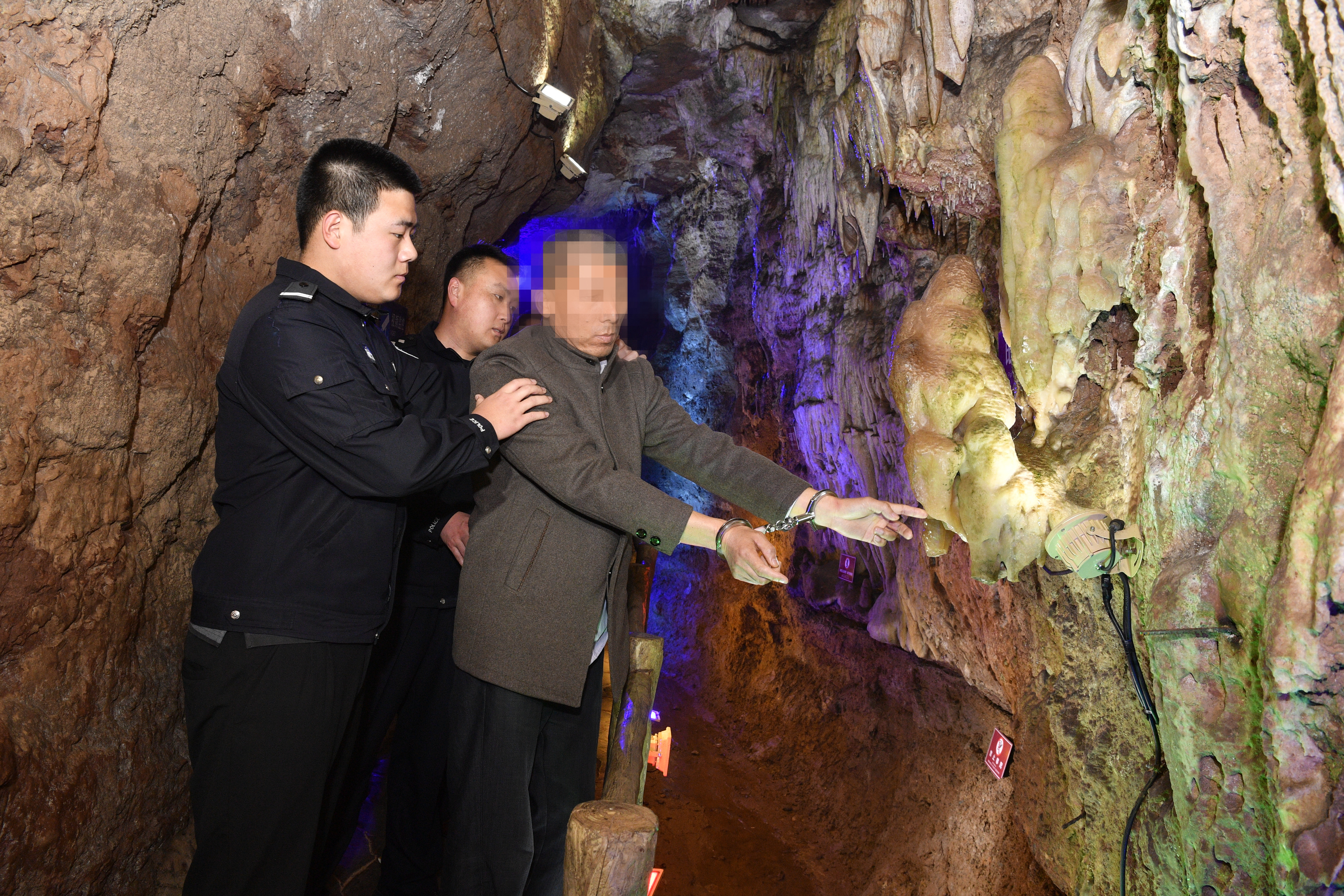 破坏盗走临沂400万年钟乳石的3名嫌犯全部落网了！