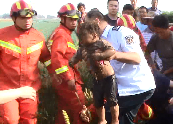 潍坊3岁男童掉入10米深机井  救援及时，男童无大碍