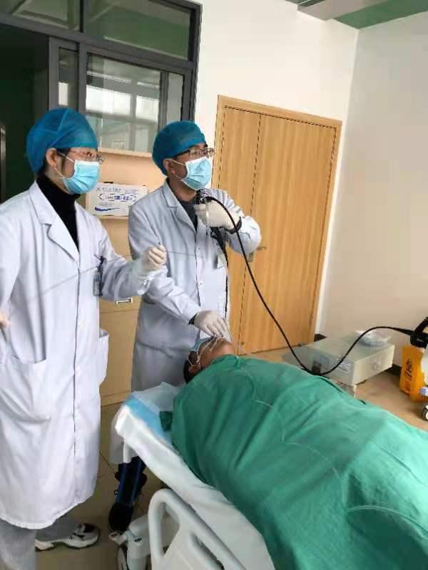 三天七患者被鱼刺卡喉，医生：喝醋吞馒头不靠谱，或加重损伤